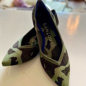 Rothy’s pointed toe green camo slipper size 6